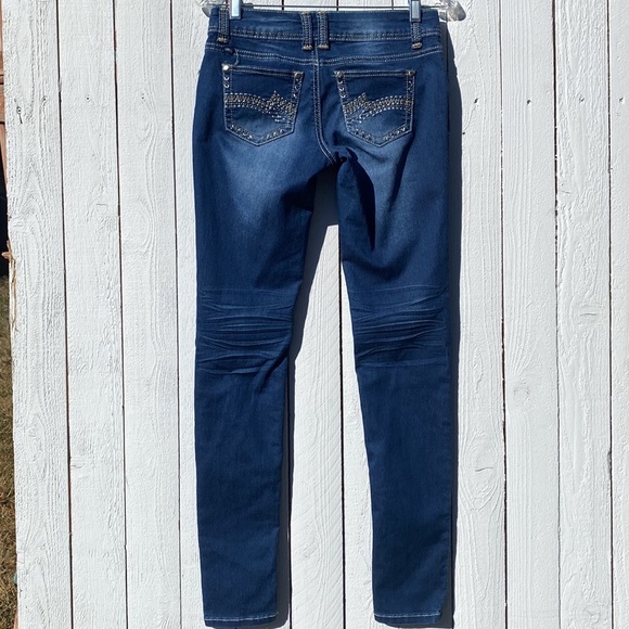 Almost Famous Jeans - Picture 4 of 6